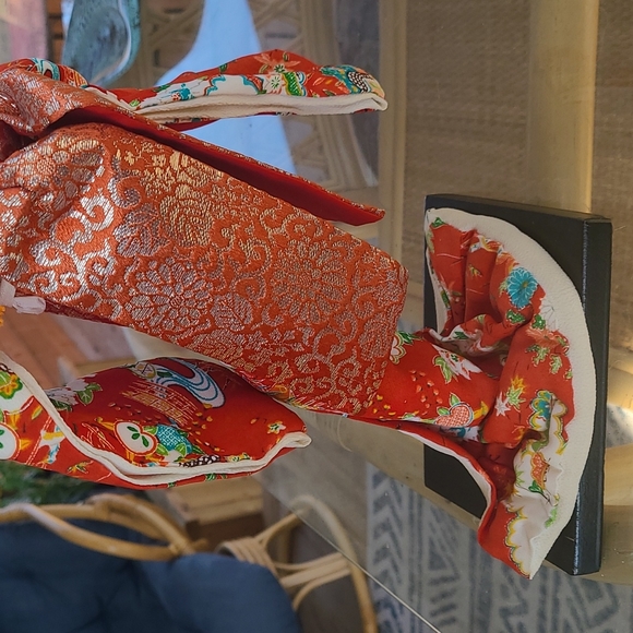 Tall vintage Geisha Figurine - Picture 8 of 11